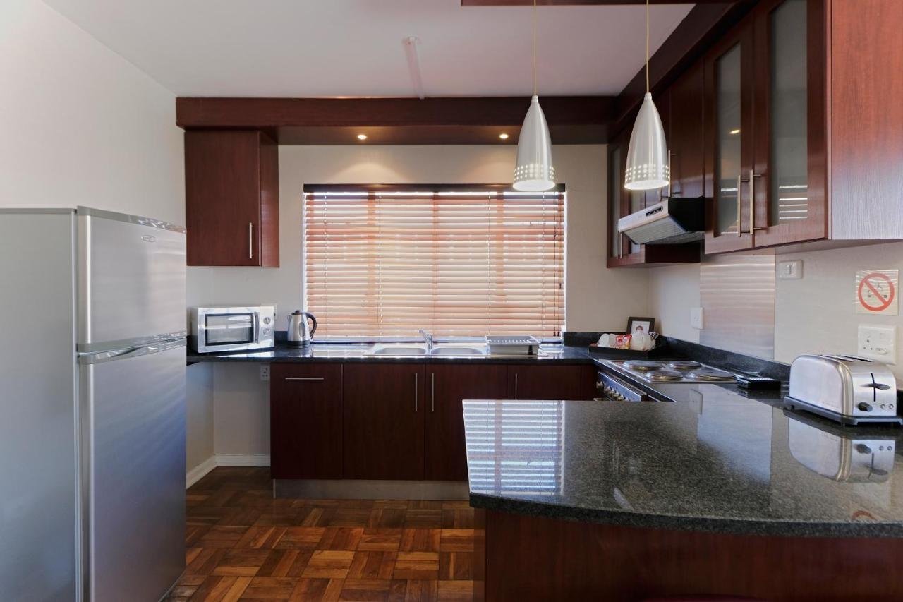 10 On Cape Self Catering Apartments Порт-Элизабет Экстерьер фото