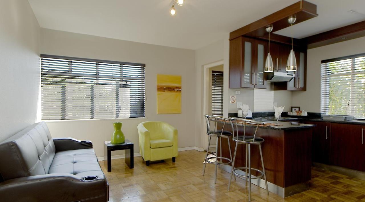10 On Cape Self Catering Apartments Порт-Элизабет Экстерьер фото