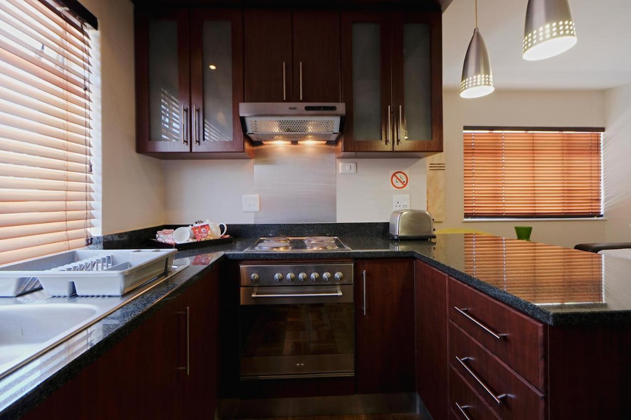 10 On Cape Self Catering Apartments Порт-Элизабет Экстерьер фото
