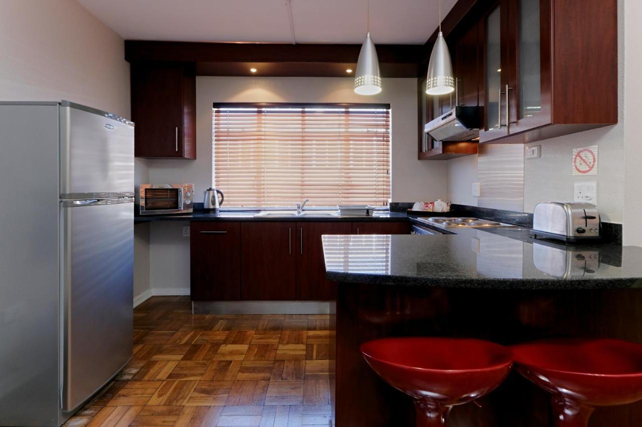 10 On Cape Self Catering Apartments Порт-Элизабет Экстерьер фото
